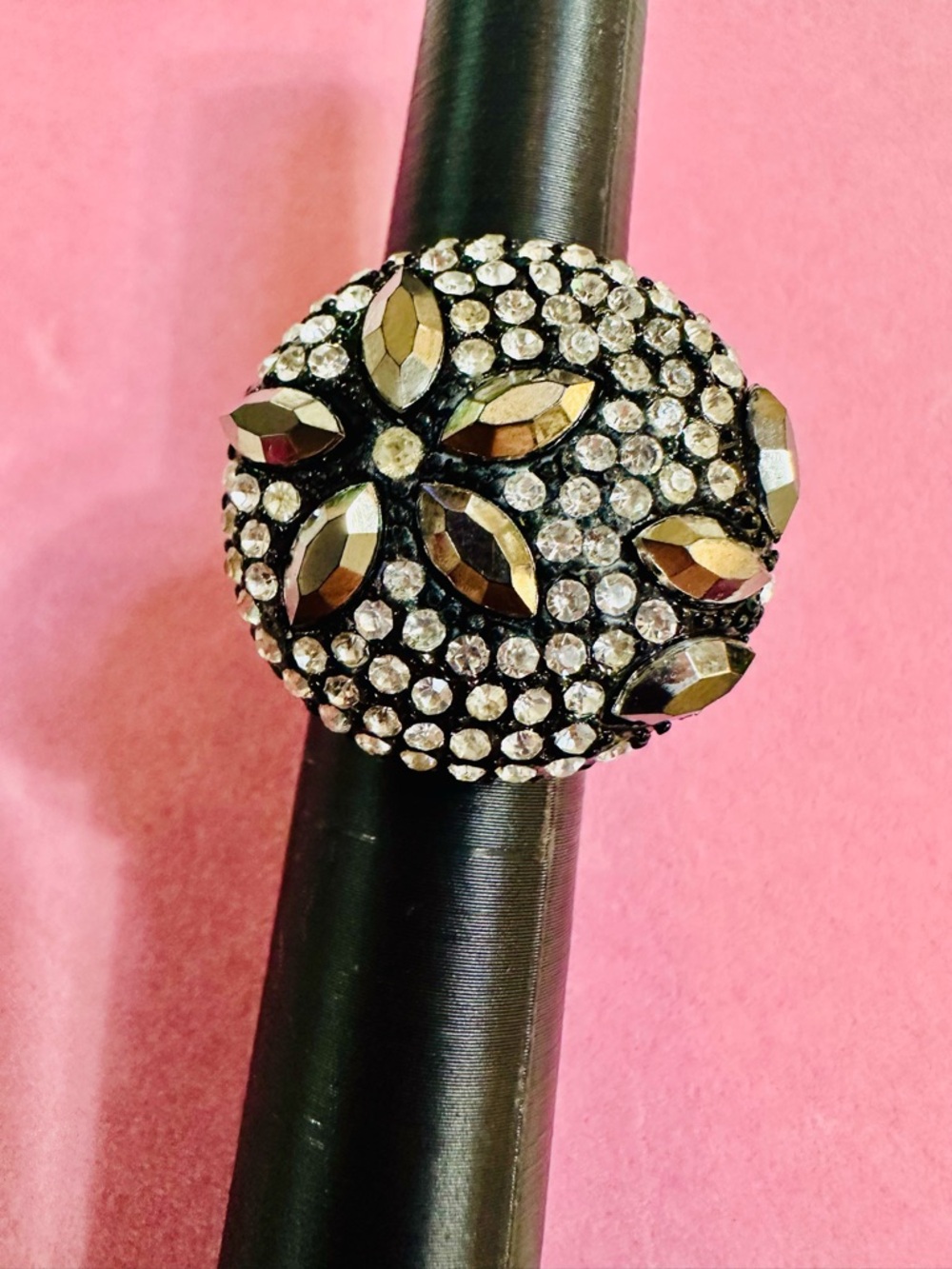 Gold Tone Rhinestone Dome Statement Ring Size 6.5 ✨ NWOT
